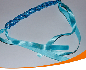 браслетик из бисера и ленточки